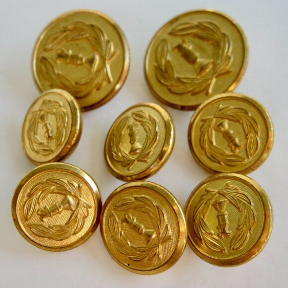 Hart Schaffner Marx 8 Replacement Buttons Gold Laurel Wreath Waterbury USA MADE - Picture 6 of 6